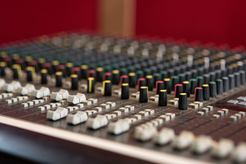table de mixage en musique