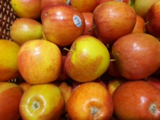 apples in market