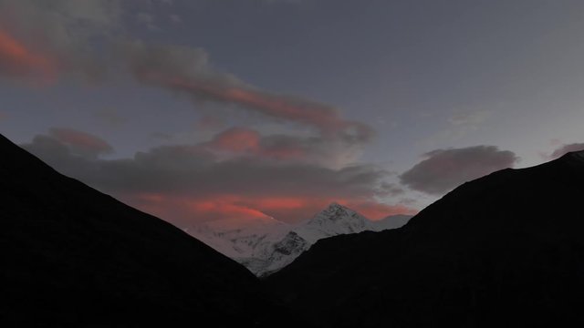 An absolute banger sunset captured while trekking the Annapurna Circuit in Nepal.