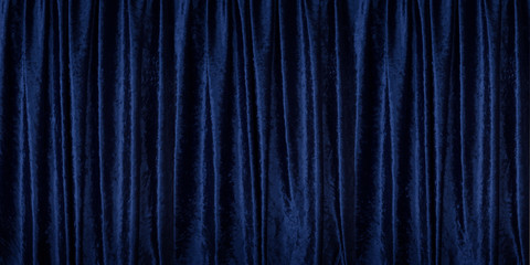 青いベルベットのカーテン