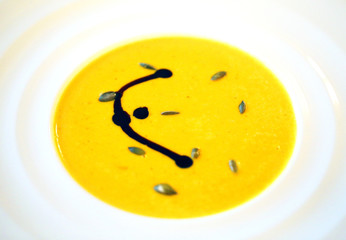 Photo macro yellow pumpkin soup