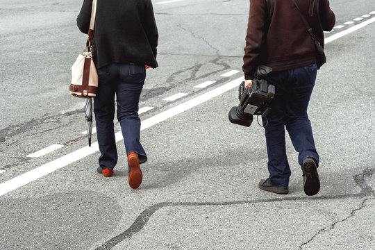 a professional cameraman and a journalist are going to do a report