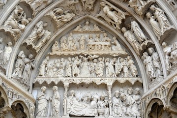  Cathédrale Saint-Étienne d'Auxerre