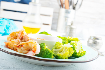 fried shrimps with broccoli