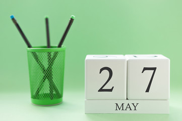 Desk calendar of two cubes for May 27