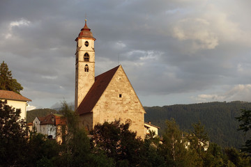 Fototapeta na wymiar Kirche in Deutschnofen