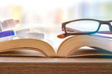 Vision correction for reading books with bookshelf in the background