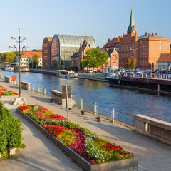 Sunny day on the Brda River. Waterfront view of the Bydgoszcz - obrazy, fototapety, plakaty