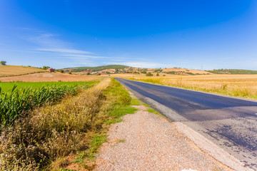 Village de Rebourguil, route de campagne Aveyronnaise 