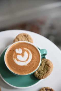 latte with cookies