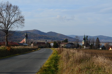 Sosnówka koło Karpacza, pogórze, widok na wieś © Ewa