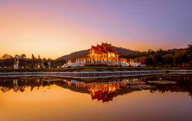 Obraz premium CHIANG MAI, THAILAND - DECEMBER 24, 2019 : The Royal Pavilion and reflection in pond in Chiang Mai. A large botanical garden and the most famous tourist attraction in Thailand.