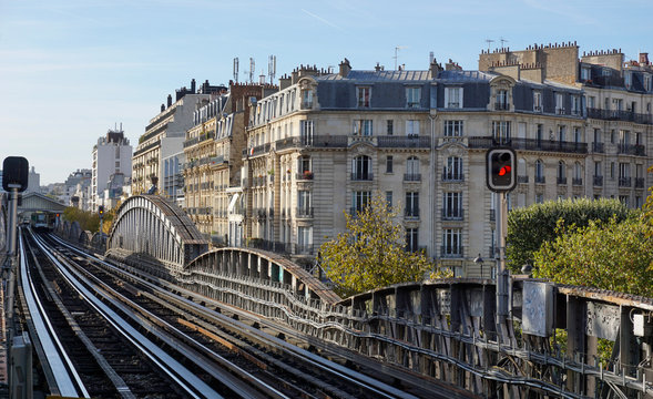 Métro aérien Cambronne Paris