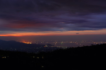 sunset and sunrise is the beauty of nature that is at the end of the night and evening gives the perfect color to the sky so that the clouds look beautiful to look at.