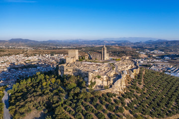 Obraz premium aerial view of the ancient fortress de la Mota near the town of Alcalá la Real