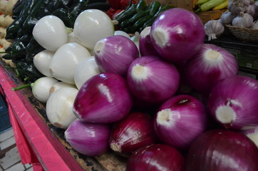Cebollas moradas y  blancas
