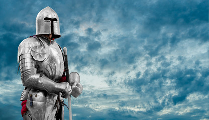 Naklejka premium Knight in shiny metal armor. Reliable security and insurance. Copy space.