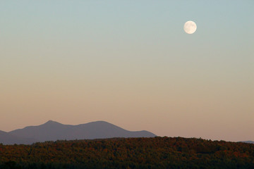 Fototapeta premium Jay Peak and a full moon in Vermont