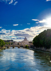 Obraz premium A view along the Tiber River towards St. Peter's Basilica in Rome, Italy.