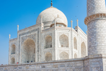 Fototapeta na wymiar Taj Mahal and minaret in afternoon