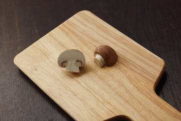 カットされたブラウンマッシュルーム