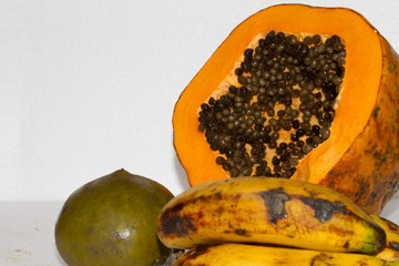 Papaya, platano y lucuma