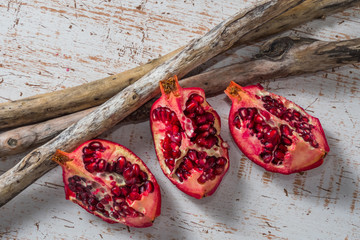 ざくろの実　Bright red and beautiful pomegranate fruit