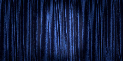 青いベルベットのカーテン（スポットライト）