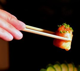 Sushi rolls de japón, comida tradicinal asiatica gourmet