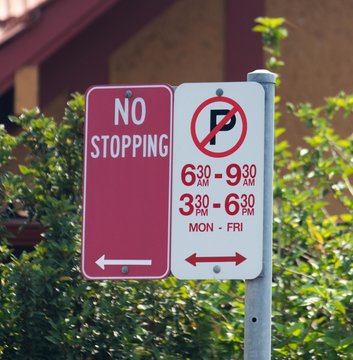 No stopping signpost and no park between 6h30 am and 9h30 am. 3h30 pm and 6h30 pm.