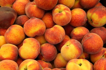 Fototapeta na wymiar fresh ripe peaches on market