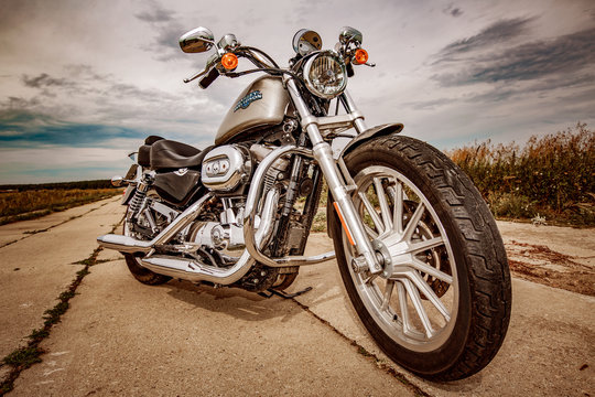 Harley-Davidson - Sportster 883 Low