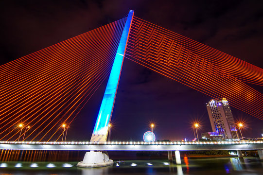 View of Da Nang bridge at sunset © Kien