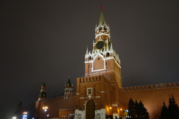 Fototapeta na wymiar Spasskaya tower of the Kremlin on Red Square at night