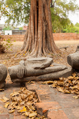 Fototapeta premium Buddha Image with no head at Wat Ratchaburana Temple, Thailand Ayutthaya february 2015