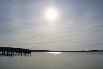 Obraz premium Old weathered wooden dock on a sandy coastal