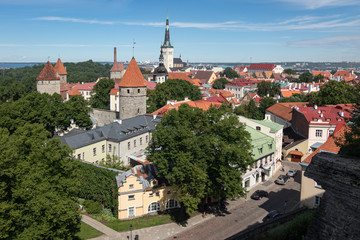 Fototapeta na wymiar view of old town of tallinn