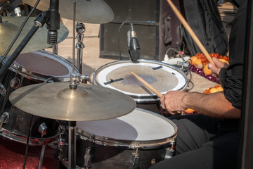 Obraz na płótnie Canvas drummer and details at open air concert