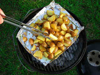 Kartoffeln auf dem Grill