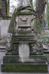 Obraz premium Sehenswerter Grabbau auf dem Jüdischen Friedhof in der Schönhauser Allee (Berlin)