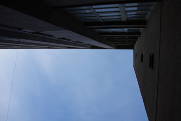 a look at the sky from below along the walls of the gloomy building