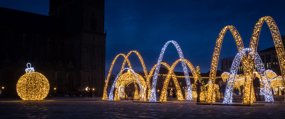 Lichterwelten Figuren und Skulpturen auf dem Magdeburger Domplatz 