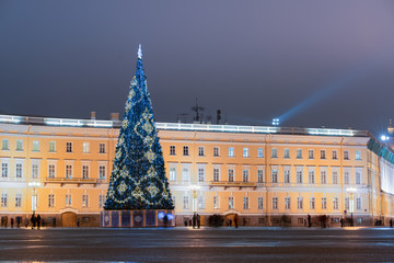 Christmas tree on the "Palace Square". sparkling christmas tree in St. Petersburg. glows with garlands at night