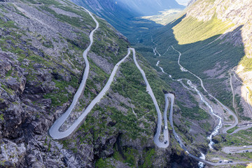 Die Trollstigen, Fahrt mit dem Postschiff der Hurtigruten, der MS Polarlys
