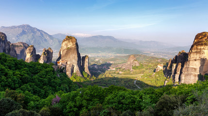 Fototapeta na wymiar Wonderful Panoramic view of Meteora. Majestic sunny landscape with colorful sky over the fairytale mountain valley in Greece. Amazing spring scene of Famouse Kalabaka location, Greece, Europe.