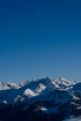 verschneites Bergpanorama im Winter