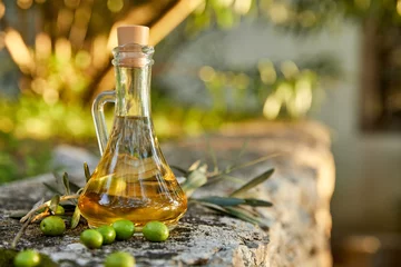Schilderijen op glas olive oil with fresh olives and leaves © fox17