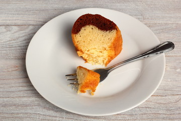 Chocolate and Vanilla Marble Cake