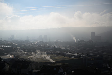 Nebel über Industriegebiet Würzburg