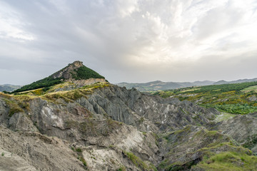 Vie of the old castle and village of Maioletto